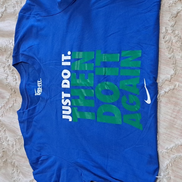Nike Tops - NIKE TEE SIZE LARGE